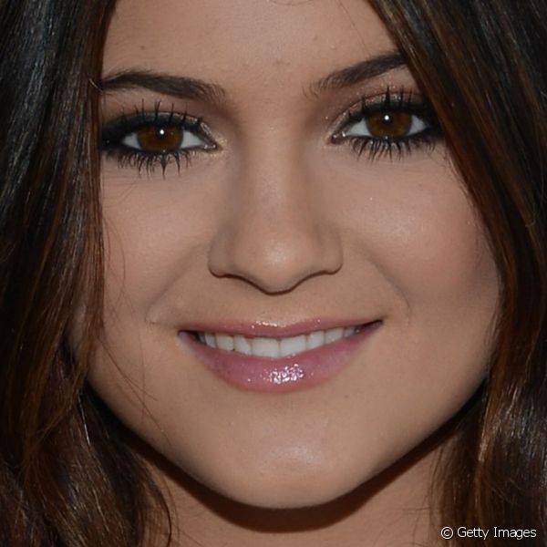 Kylie prestigiou o lançamento da revista Seventeen, de setembro de 2012, em que ela aparecia na capa, com uma maquiagem tradicional: olhos levemente esfumados, com delineador e sombra marrom com glitter. Nos lábios, um gloss 